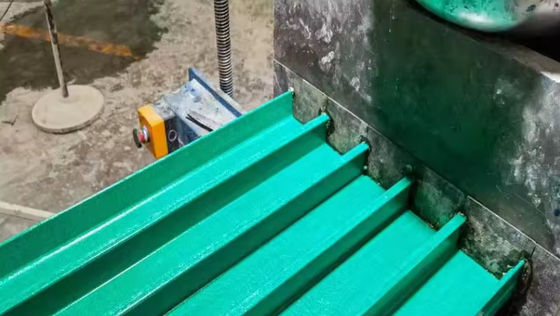 Fibra de vidro Grp Frp Arcada Cobertura de chuva Perfis pultrudados para tanque de esgoto