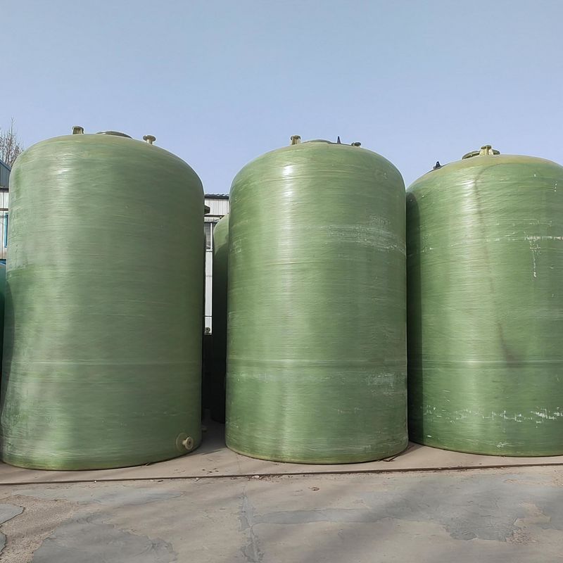Cisternas de armazenamento de água agrícolas convenientes Instalação fácil válvula de drenagem durável Incluída